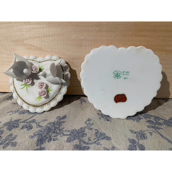 Vintage 1987 Lefton Heart Shaped Pair of Trinket Box with Doves - Picture 8 of 15